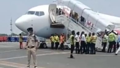 Photo of पटना एयरपोर्ट से उड़ान भरते ही स्पाइसजेट विमान के इंजन में लगी आग, सुरक्षित लैंडिंग