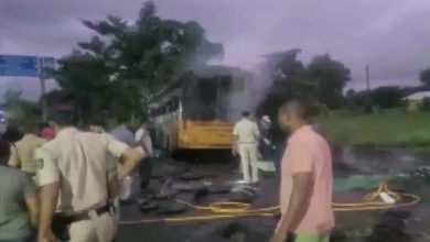 Photo of महाराष्ट्र के नासिक में बस हादसे के बाद लगी आग, 14 लोग जिंदा जले, मुआवजे का एलान