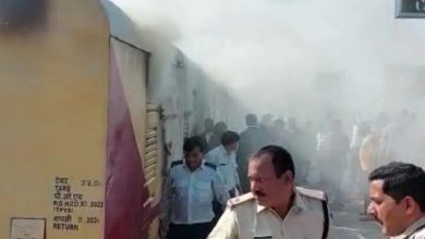 Photo of शालीमार एक्सप्रेस ट्रेन में आग लगी, यात्री सुरक्षित