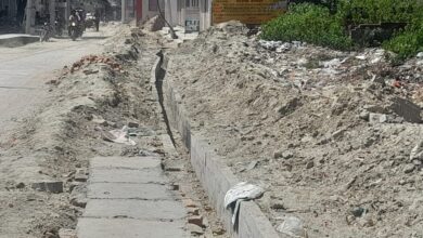 Photo of बाराबंकी: सड़क निर्माण में लापरवाही, ठेकेदार ने पत्थर की जगह डाली ईंटों की गिट्टी
