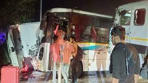 Photo of अयोध्या में भीषण हादसा: बस और ट्रक में जोरदार टक्कर, तीन की मौत, कई गंभीर, रेस्क्यू में जुटी पुलिस