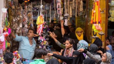 Photo of गाजीपुर : ईद पर बाज़ारों में दिखी रौनक, खरीदारी के लिए उमड़े लोग