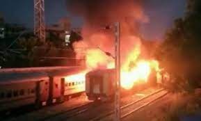 Photo of मदुरै में रेलवे कोच में आग लगने से 10 लाेगों की मौत