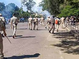 Photo of Manipur-दो युवकों के शव मिलने के बाद मणिपुर में फिर भड़की हिंसा, डीसी ऑफिस में की तोड़फोड़; गाड़ियां भी फूंकी