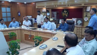 प्राधिकरण के उपाध्यक्ष डाॅ0 इन्द्रमणि त्रिपाठी ने सोमवार को अधिकारियों व अभियंताओं के साथ बैठक करके इस सम्बंध में दिशा-निर्देश दिये। उन्होंने कहा कि आॅडिटोरियम में सफाई, रंगाई-पुताई, स्टेज, पैनलिंग, फ्लोरिंग, ब्रिक वर्क, लाइटिंग व साउंड सिस्टम समेत मरम्मत आदि के जो भी कार्य होने हैं