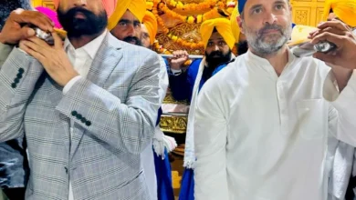 Photo of कांग्रेस नेता राहुल गांधी ने स्वर्ण मंदिर का दौरा किया,मंदिर में सेवा की