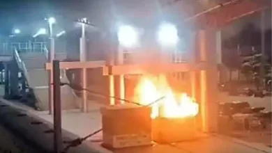 Photo of Raipur :देर रात रायपुर रेलवे स्टेशन में लगी आग, कोई हताहत नहीं