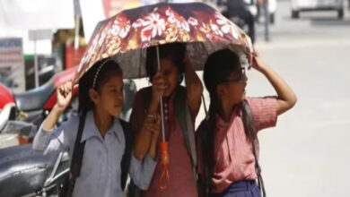 Photo of School Timings Change: गर्मी की लू से हो रहा स्कूली बच्चों का बेहाल, बदल गई स्कूल Timing, यहां जानें-