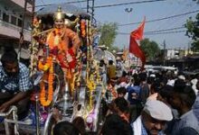Photo of Varanasi- काशी में हनुमान जन्मोत्सव, 60 फीट के रथ पर सजी रामलला की झांकी, 11 हजार ध्वज लहराए; 1001 KG लड्डू का लगा भोग