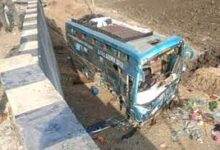 Photo of Rajgarh-ओवर ब्रिज से गिरी यात्री बस, दो की मौत, 40 से अधिक घायल