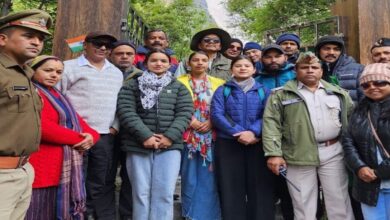 Photo of Uttarakhand: पर्यटकों के लिए खुली विश्व प्रसिद्ध फूलों की घाटी, 48 पर्यटकों का पहुंचा दल