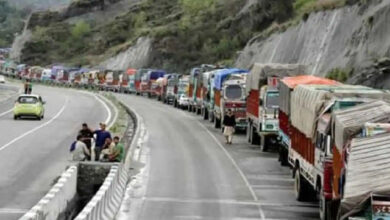 Photo of Jammu News: जम्मू-श्रीनगर हाईवे दोनों तरफ से छोटे वाहनों के चलने के लिए खुला, बड़े वाहन चालकों को करना होगा इंतजार