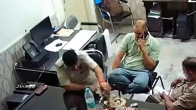 Photo of Meerut: शामली जनपद के तीन पुलिसकर्मियों द्वारा शराब पीने का वीडियो वायरल