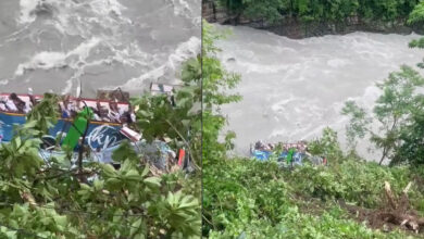 Kathmandu: 10 divers were sent into the river to search for 13 missing passengers, 14 bodies recovered