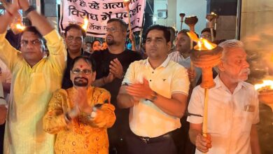 Ghaziabad- Demonstration at Golf Links Society against atrocities on minority Hindus in Bangladesh