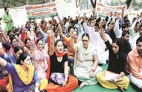 Haryana- NHM employees performed havan for the good sense of the government, extended the strike by four days