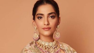 Photo of Sonam Kapoor Excited: कैमरे का सामना करने के लिए बेहद उत्साहित हूं- सोनम कपूर