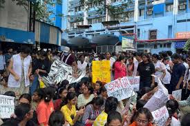 Photo of Kolkata- बाढ़ प्रभावित जिलों में चिकित्सा सहायता देने आरजी कर सहित तीन मेडिकल कॉलेजों की टीम जाएगी