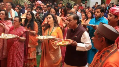 Photo of Ambani’s Ganesh Chaturthi: नीता अंबानी और टीना अंबानी ने एंटीलिया गणेश चतुर्थी उत्सव में एक साथ आरती की अगुवाई की, कई हस्तियाँ हुई शामिल