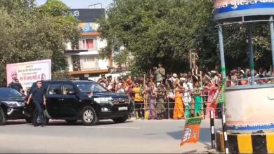 Photo of Varanasi: प्रधानमंत्री नरेन्द्र मोदी पहुंचे वाराणसी, सीएम योगी ने बाबतपुर एयरपोर्ट पर की अगवानी