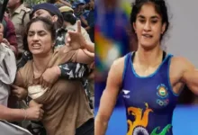 Photo of Vinesh Phogat join politics: विनेश ने कुश्ती छोड़ राजनीति का थाम लिया दामन, फोगाट फैमिली भी उनसे खुश नहीं