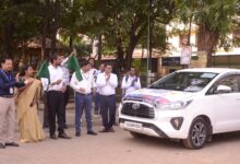 Photo of Raipur- रायपुर दक्षिण विधानसभा उप चुनाव : निगम आयुक्त अबिनाश मिश्रा ने होम वोटिंग के लिए मतदान रथ को हरी झंडी दिखाकर किया रवाना