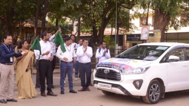 Photo of Raipur- रायपुर दक्षिण विधानसभा उप चुनाव : निगम आयुक्त अबिनाश मिश्रा ने होम वोटिंग के लिए मतदान रथ को हरी झंडी दिखाकर किया रवाना