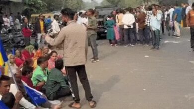 Photo of Gujarat: अहमदाबाद में असामाजिक तत्वों ने बाबा साहेब की प्रतिमा को किया खंडित, सड़कों पर उतरे लोग