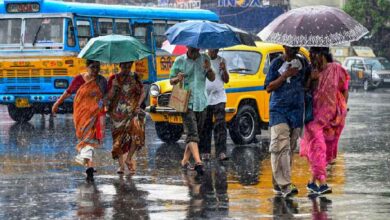 Photo of West Bengal: कोलकाता में बादलों की गरज के साथ बारिश, छह जिलों में येलो अलर्ट जारी