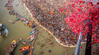 Photo of Prayagraj: कौन कर रहा खिलवाड़ ? Mahakumbh में नहाती महिलाओं की तस्वीरें बेचने का खुलासा