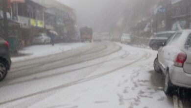 Photo of Shimla- हिमाचल प्रदेश में बर्फबारी और बारिश का कहर, चार जिलों के शिक्षण संस्थान बंद, सैकड़ों सड़कें अवरुद्ध