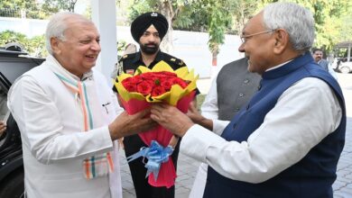 Photo of Patna- राज्यपाल पहुंचे मुख्यमंत्री आवास , नीतीश कुमार को दी जन्मदिन की शुभकामनाएं