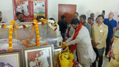 Varanasi: Devotees gathered to pay tribute to 129-year-old Padma Shri Baba Shivanand, many dignitaries including AYUSH Minister attended