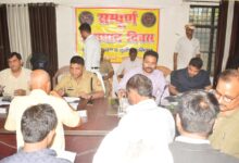 Sultanpur News: Crowd of complainants gathered on Samadhan Diwas in Sadar Tehsil, officials heard their problems