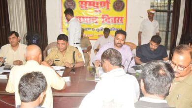 Sultanpur News: Crowd of complainants gathered on Samadhan Diwas in Sadar Tehsil, officials heard their problems