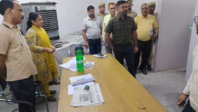 Kushinagar News: District Magistrate inspected various offices and desks of the Collectorate