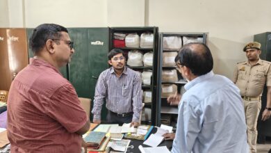 Chandauli News: DM instructed the desk assistants to maintain the records in a better manner