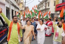Mau News: Women took out Sindoor Tiranga Yatra in Mau, a unique scene of patriotism