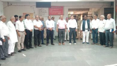 Ghosi News: SDM Anand Kanaujia's father passed away, a sad atmosphere in the tehsil premises