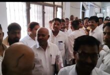 Ghosi (Mau): The atmosphere became heated due to reserving the order on the file opposite to the number, ruckus in the tehsil premises