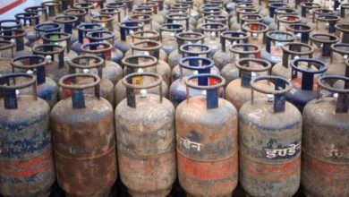 Commercial gas cylinders rate: Commercial gas cylinder becomes cheaper, domestic LPG price remains unchanged