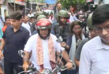 police blocks bjp workers in kolkata,latest news in english,bjp rally in kolkata,police vs bjp workers clash in west bengal,kolkata police,bjp workers clashed,west bengal,police lathicharge on bjp workers in west bengal,rally in kolkata,violence in west bengal,bjp bike rally in west bengal,kolkata,bjp politics in west bengal,news in bengali,news in english,bengal bjp workers rally,bengal police,bike rally,clash in west bengal