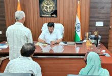 Amethi: District Magistrate heard the problems of the people in the public hearing, gave instructions for timely and quality resolution
