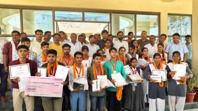 Chandauli News: Study with hard work and dedication: MLA Kailash Acharya