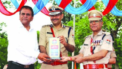 Uttarakhand: Red Cross Chairman Dr. Naresh Chaudhary honored by Inspector General of Police
