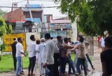 Kaushambhi Divorce disputes: Girl's side showered sticks in Manjhanpur block premises, video goes viral
