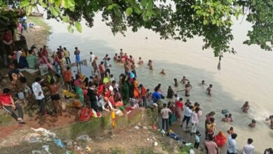 Kaushambhi news: Crowds of devotees gathered on the first Monday of Shravan month