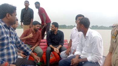 Kaushambi news: DM did a field inspection of flood affected village-Define and Barhara