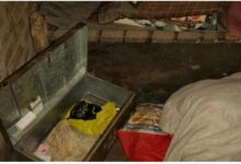 Kaushambhi news: Criminals robbed 200 meters away from the police station, took the family hostage and stole Rs 5 lakh