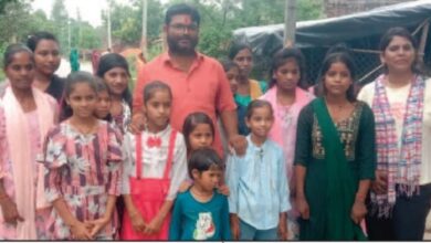 Pratapgarh news: Pradhan Rajesh Tripathi gave a gift to sisters on Rakshabandhan